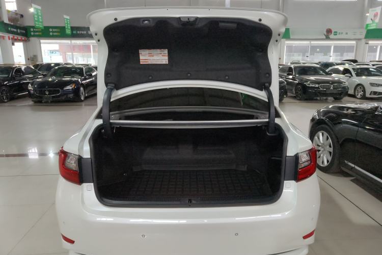 Used Lexus ES 2015 300h Luxury Edition Trunk