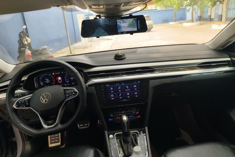 Used Volkswagen FAW-Volkswagen CC 2023 380TSI Striking Edition Center Console