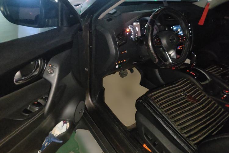 Used Nissan X-Trail 2019 2.5L CVT Smart Connect Luxury Edition 4WD Driver Seat