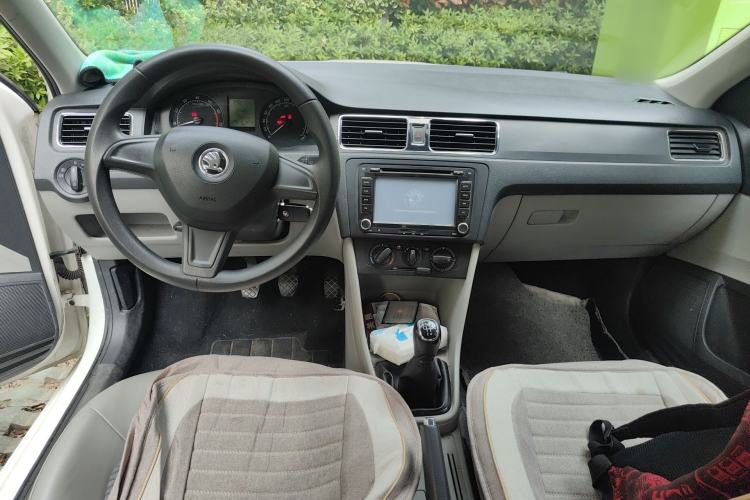 Used Skoda Rapid 2015 1.6L Manual Smart Selection Model
