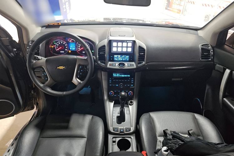 Used Chevrolet Captiva 2015 2.4L 4x4 Flagship Edition 7-Seater