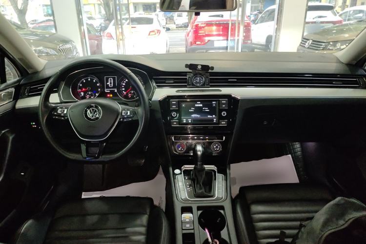 Used Volkswagen Magotan 2018 330TSI DSG Advanced Model Center Console