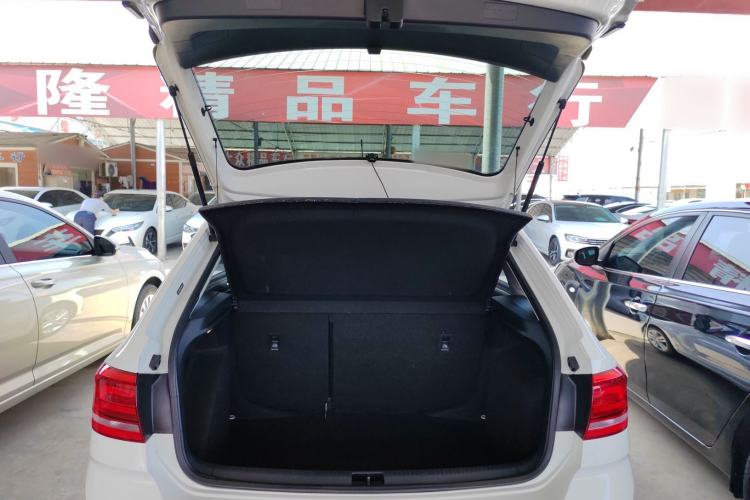 Used Volkswagen Santana 2015 Haval H6 1.6L Automatic Comfort Model Trunk