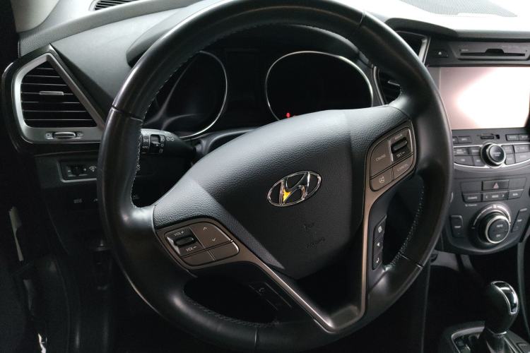 Used Hyundai Santa Fe Classic 2013 3.0L Four-Wheel Drive Luxury Edition 7 Seats Euro IV Steering Wheel