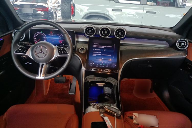 Used Mercedes-Benz GLC 2024 GLC 260 L 4MATIC Dynamic Edition 5-seater Center Console