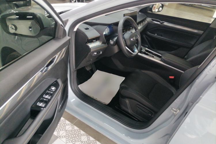 Used Geely Auto Emgrand L HiP 2022 1.5TD-DHT Pro 100KM Super Clean
