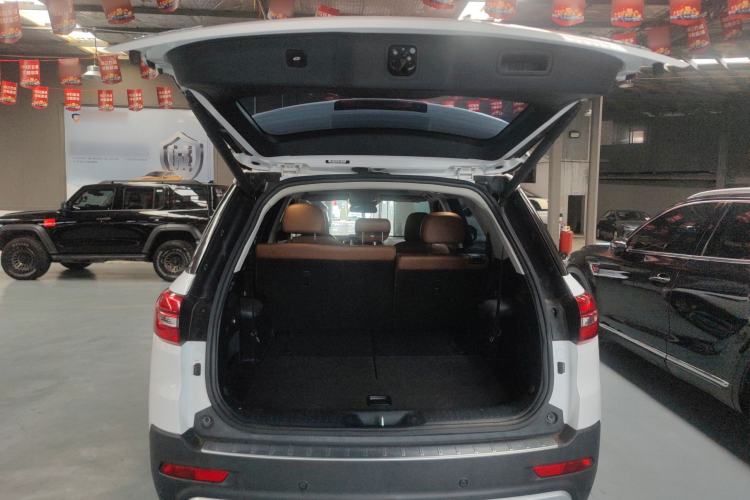 Used CHANGAN CS95 2017 2.0T Two-Wheel Drive Zhitu Edition Trunk