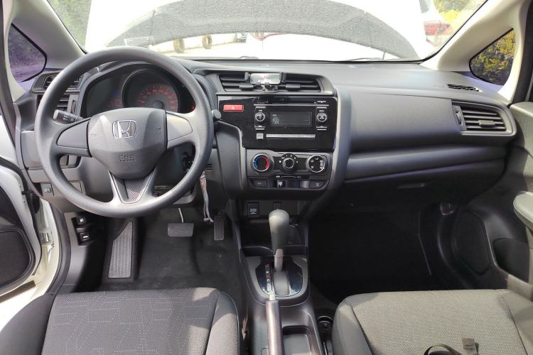 Used Honda Fit 2016 1.5L LX CVT Comfort Model Center Console