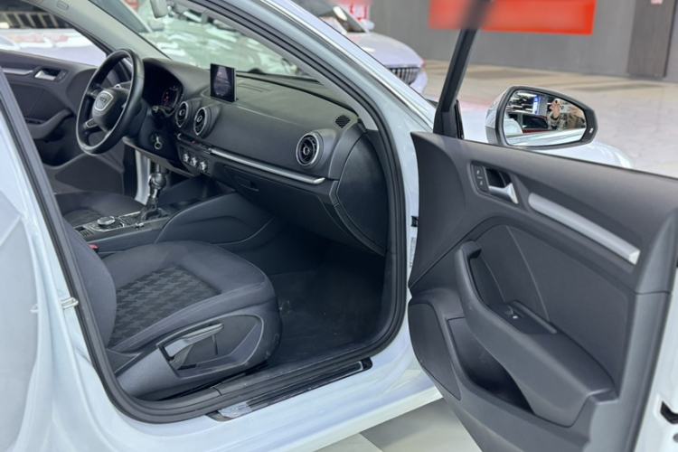 Used Audi A3 2014 Sportback 35 TFSI Automatic Ambition Edition Interior 9