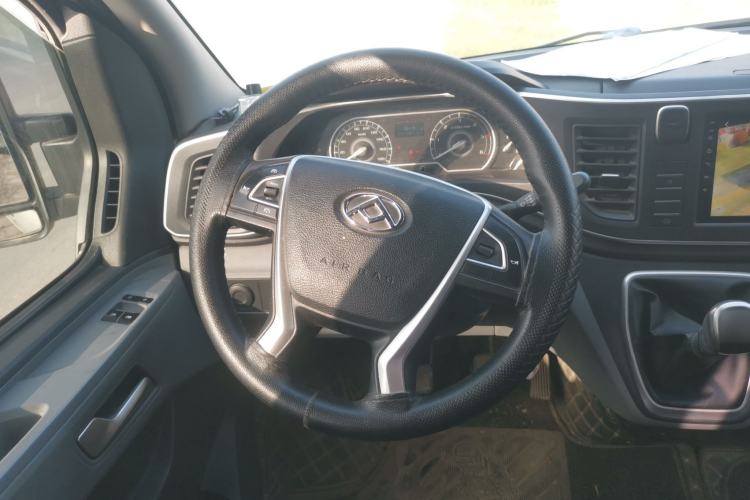 Used SAIC MAXUS Xintu V80 2021 2.0T Manual Classic Aoyuntong 127 PS Mid-axle Mid-roof 6/7/8/9-Seater Steering Wheel