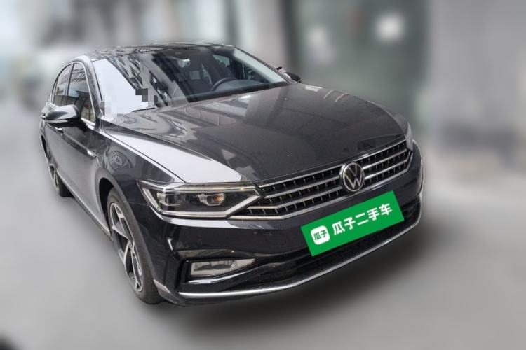 Used Volkswagen Magotan 2024 2 Million Units Zhongxiang Version 330TSI DSG Luxury Edition Front Right 45 Deg