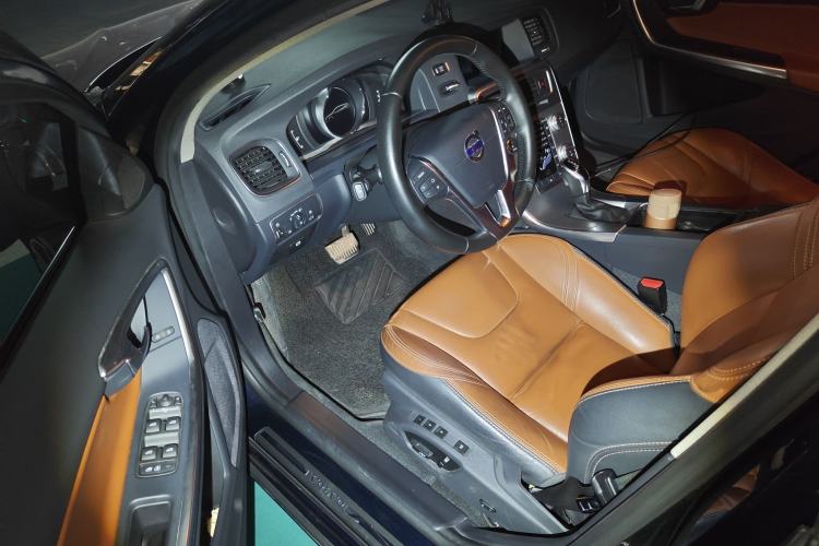 Used Volvo V60 2017 T5 Zhiyi Edition China V Standard Driver Seat