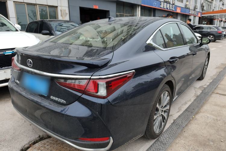 Used Lexus ES 2020 300h Deluxe Edition Rear Right 45 Deg