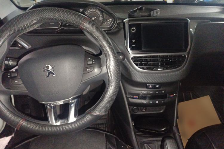 Used Peugeot 2008 2014 1.6L Manual Fashion Edition Center Console