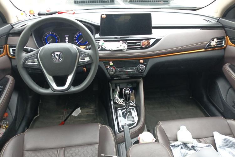 Used CHANGAN Eado DT 2019 1.6L Automatic Smart Enjoyment Model China VI Standard Center Console