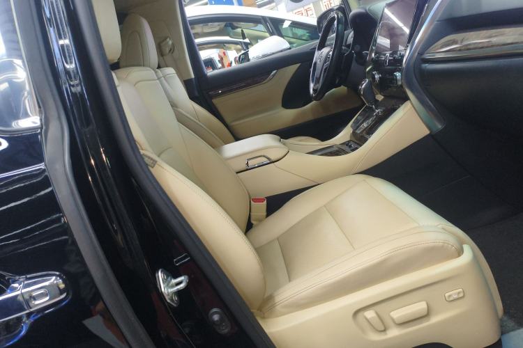 Used Toyota Alphard 2021 Dual-Engine 2.5L Luxury Edition
