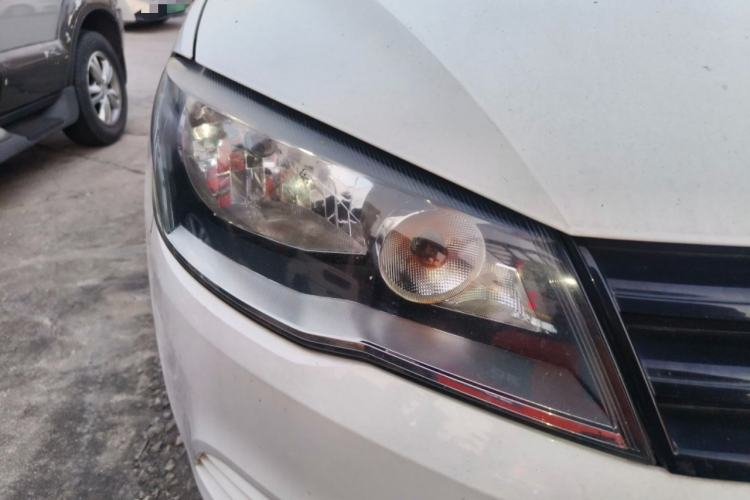 Used Volkswagen Jetta 2015 1.6L Automatic Fashion Model Exterior 6