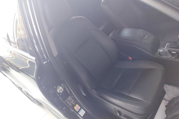 Used Toyota Highlander 2018 2.0T Four-Wheel Drive Luxury Version 7 Seats China VI Standard Right Front Seat