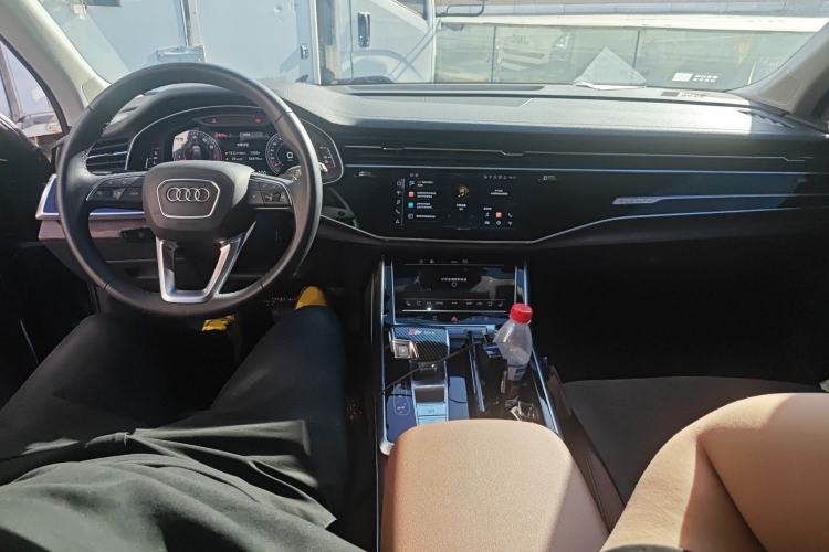 Used Audi Q7 2023 55 TFSI quattro S line Sport Edition Center Console