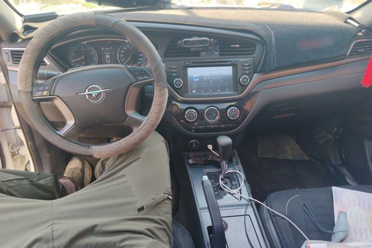 Used Haima M6 2017 1.5T CVT Luxury Model Center Console