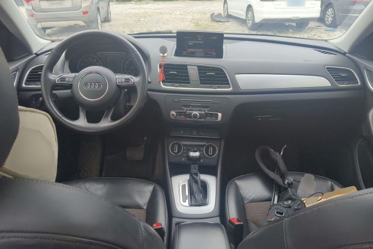 Used Audi Q3 2018 30th Anniversary Edition 30 TFSI Fashion Model Center Console