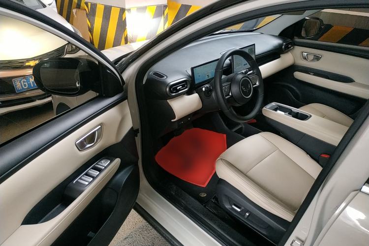 Used Wuling Bingo PLUS 2024 330 km Range Five-Seater Version Driver Seat