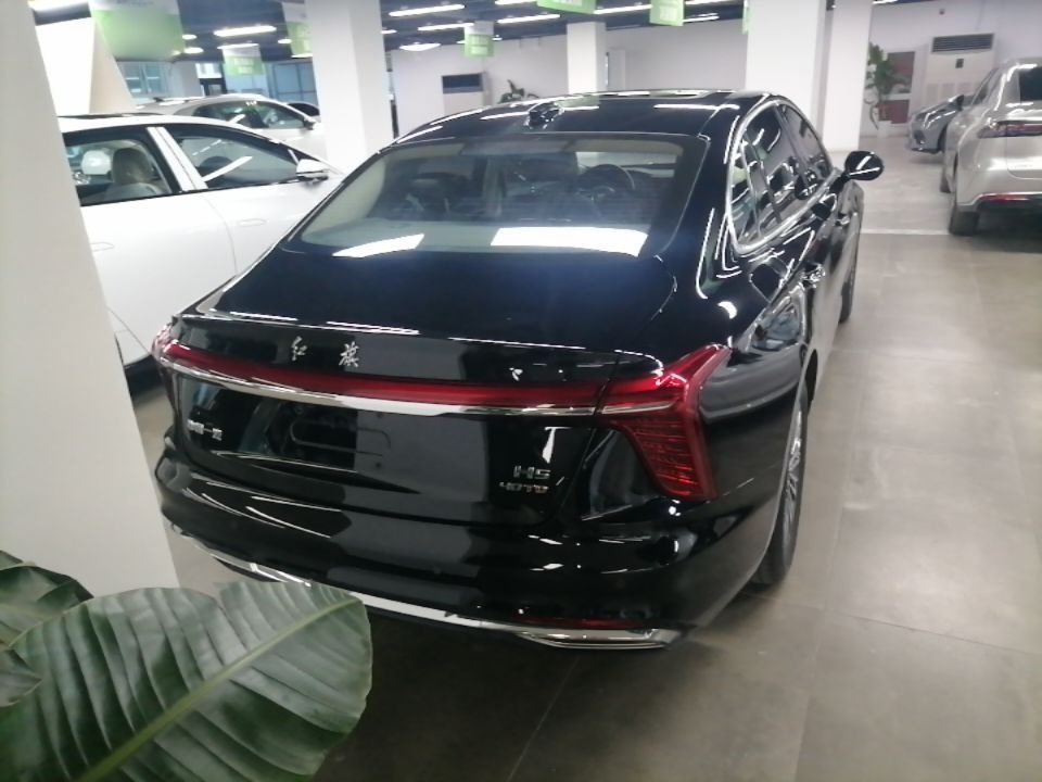 Hongqi H5 2024 2.0T Automatic Smart Connect Flagship Edition - Chinese Trim Xiang — снимка 5
