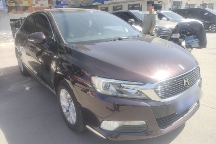 Used DS 5LS 2014 1.8L automatic Comfort version VTi140 Front Right 45 Deg