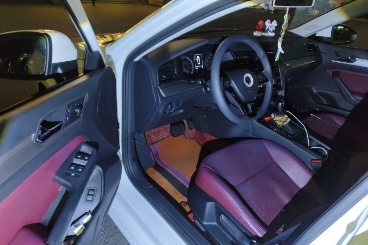 Used Volkswagen Lamando 2019 230TSI DSG Fashion Edition China V Standard Driver Seat