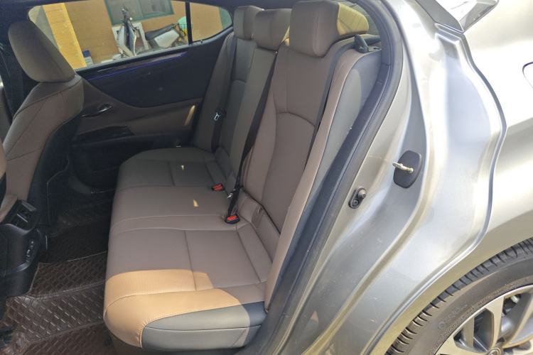 Used Lexus ES 2022 300h Excellence Edition
