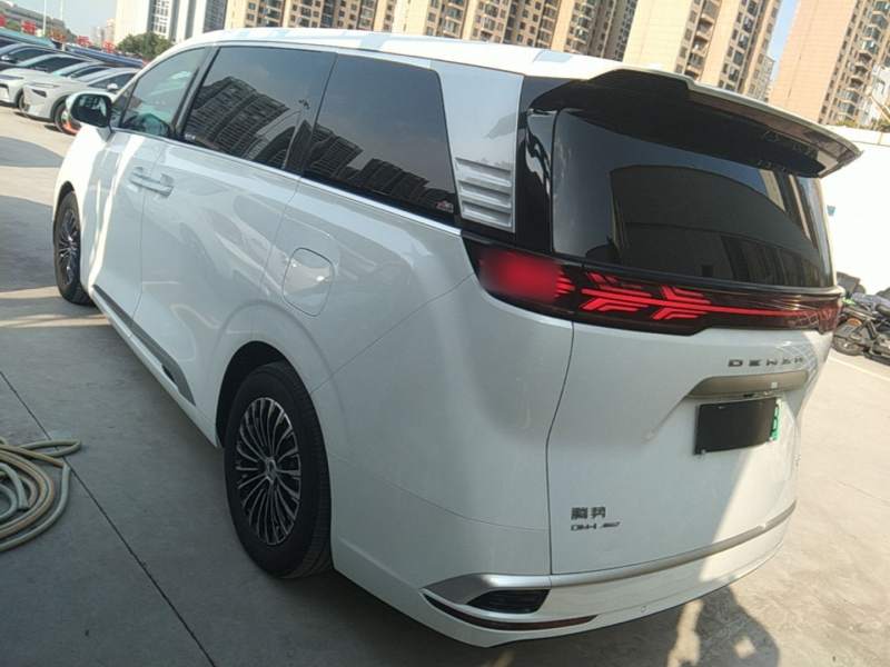 Used Denza D9 2022 DM-i 970 Four-Wheel Drive Prestige Model — 4