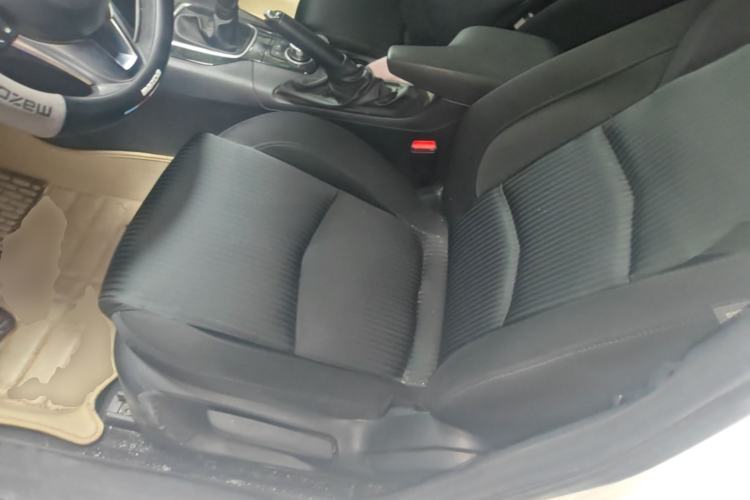 Used Mazda 3 Axela 2014 Hatchback 1.5L Manual Comfort Model
