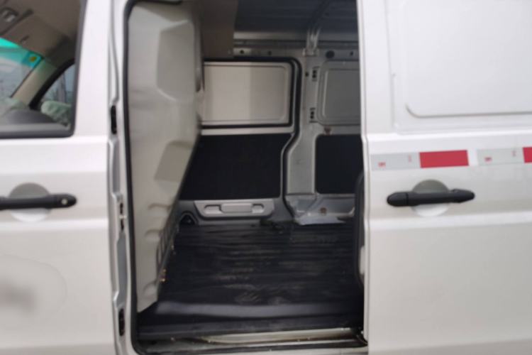 Used Jinbei Hiace X30 2023 1.5L Super-Enjoyment Van 2/5 Seats Non-Air-Conditioned Version SWC15M