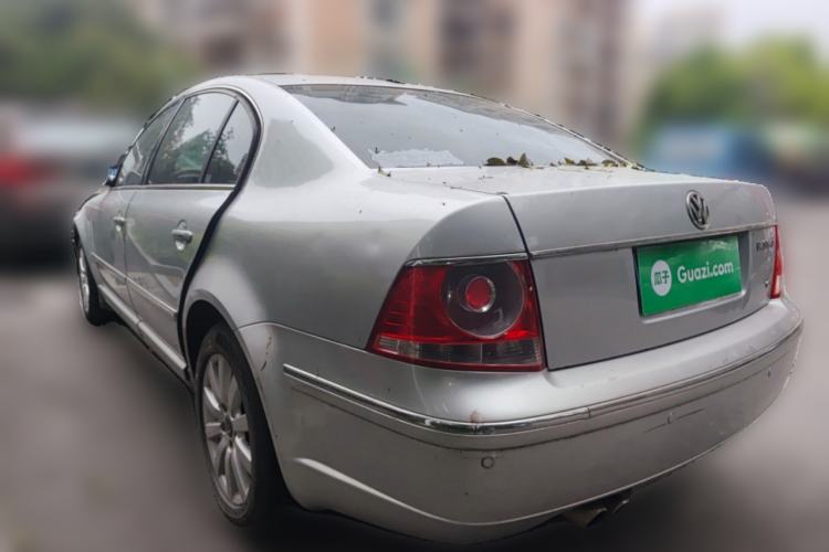 Used Volkswagen Passat 2005 1.8T Automatic Deluxe Plus Version Rear Left 45 Deg