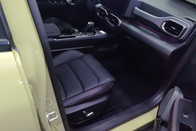 Used Geely Auto Cowboy 2025 1.5TD Fun-Offroad Version Interior 4