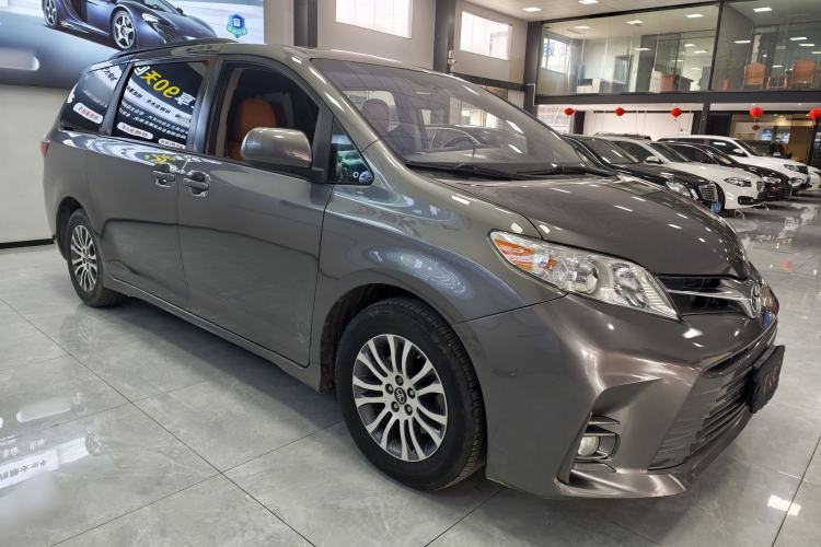 Used Toyota Sienna 2019 3.5L Two-Wheel Drive LE Trim 7 Seats U.S. Specification