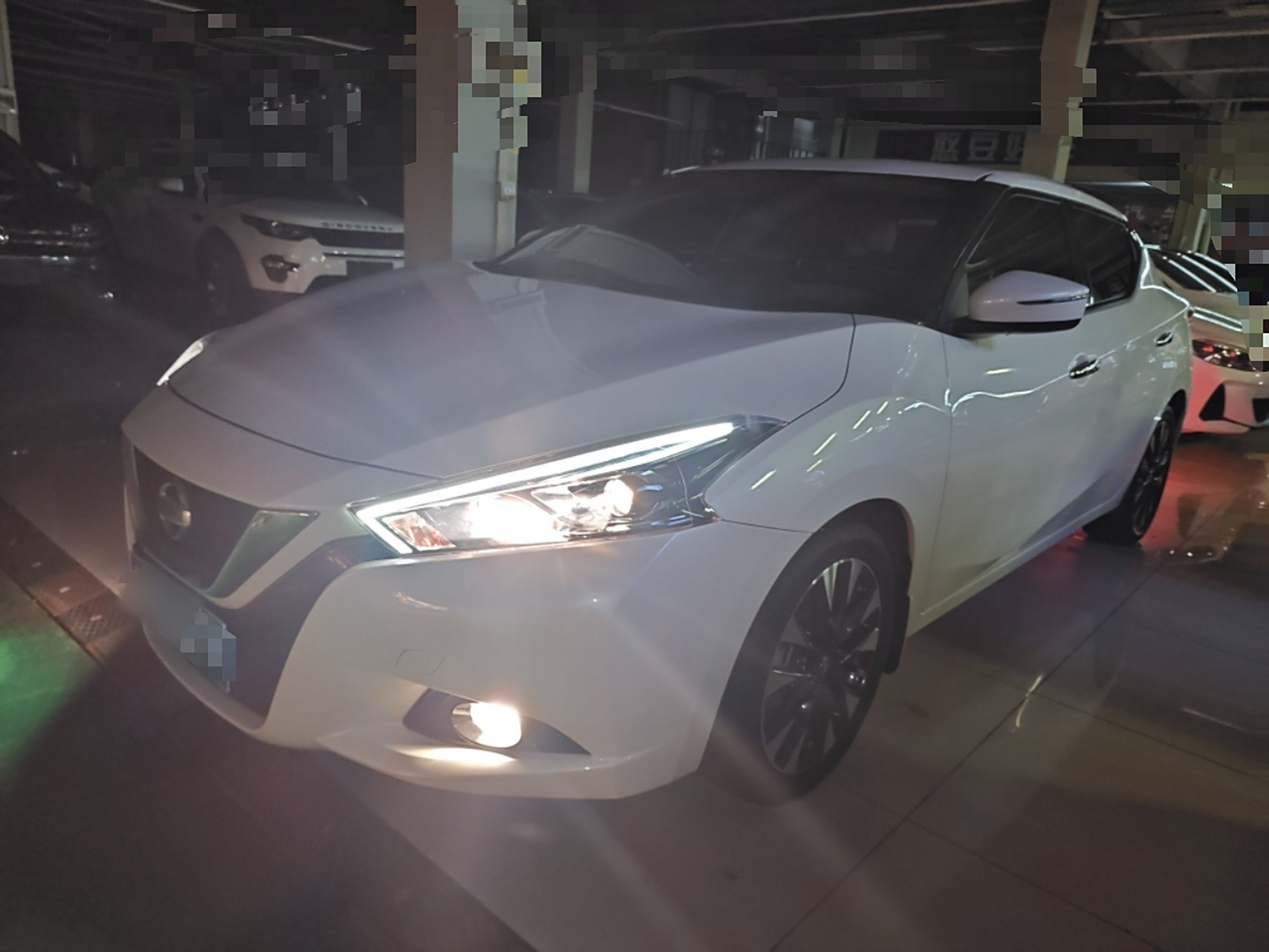 Под передней частью автомобиля