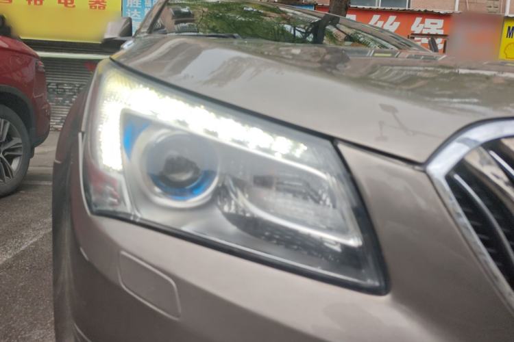 Used Buick LaCrosse 2013 2.4L SIDI Luxury Comfort Edition Right Front Headlight