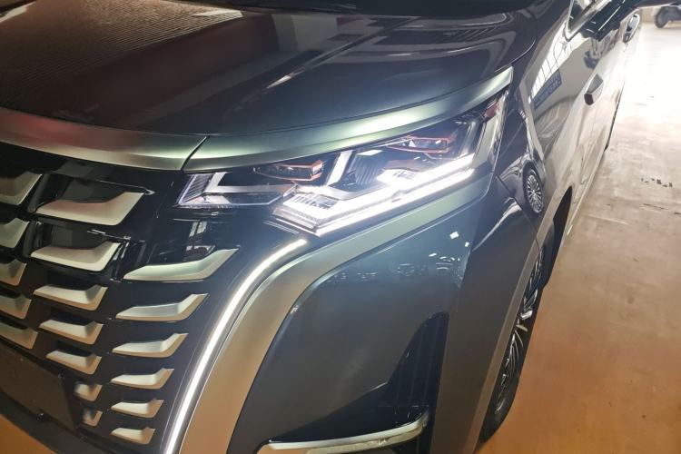 Used Denza D9 2025 DM-i Intelligent Drive 1020 Four-Wheel Drive Prestige Model
