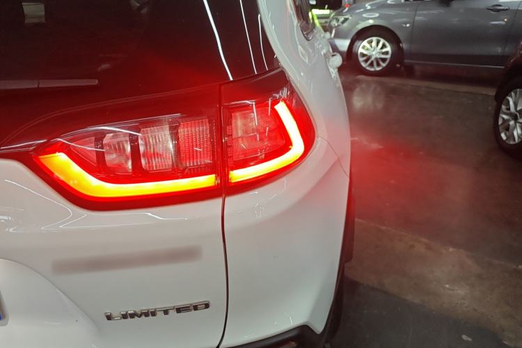 Used Jeep Cherokee 2019 2.0T Two-Wheel Drive Smart Enjoyment Version China VI