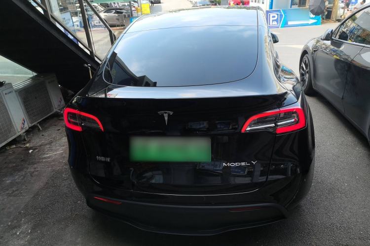 Used Tesla Model Y 2023 Long-Range All-Wheel-Drive Version
