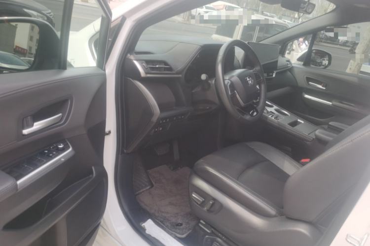 Used Toyota SIENNA 2023 2.5L Hybrid Deluxe Edition Driver Seat