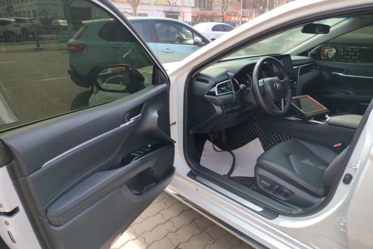 Used Toyota Camry 2023 2.0G Luxury Edition Driver Seat