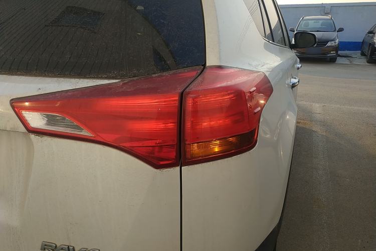 Used Toyota RAV4 2015 2.0L CVT Four-Wheel Drive New Edition