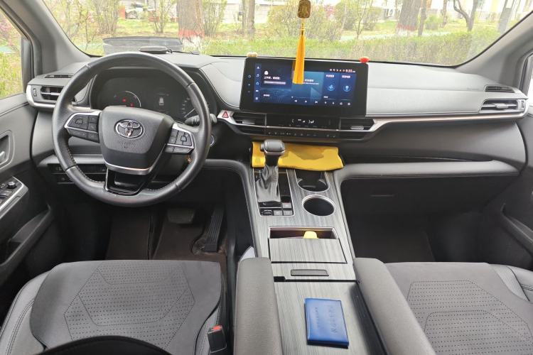 Used Toyota SIENNA 2021 2.5L Hybrid Premium Edition Center Console