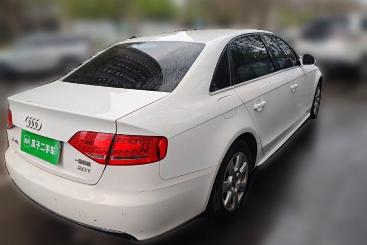 Used Audi A4L 2012 2.0 TFSI automatic standard version
