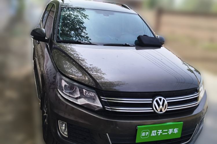 Used Volkswagen Tiguan 2015 2.0 TSI Automatic All-Wheel Drive Luxury Edition Front Right 45 Deg