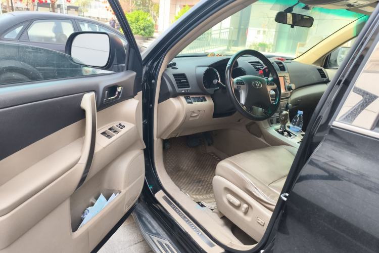 Used Toyota Highlander 2012 2.7L Two-Wheel Drive 7-Seater Luxury Edition Driver Seat