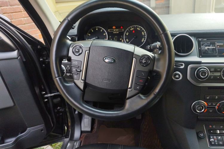 Used Land Rover Discovery 2016 3.0 SC Obsidian Black Heritage Edition SE
