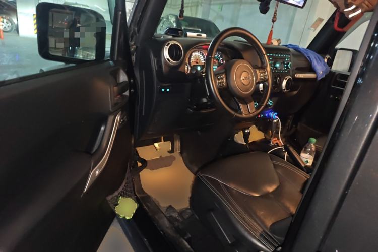 Used Jeep Wrangler 2017 3.6L Rubicon Four-Door Comfort Edition Driver Seat